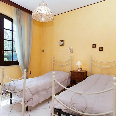 Villa Flumini Sleeps 10 Air Con Wifi